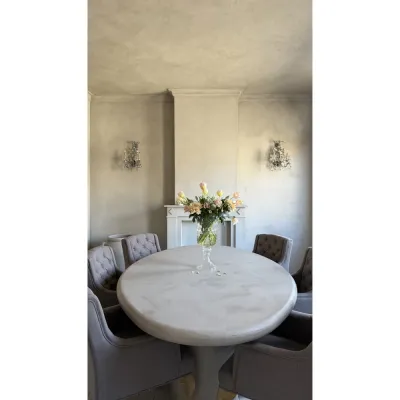 plaster-paint-på-vägg-från-kalklitir