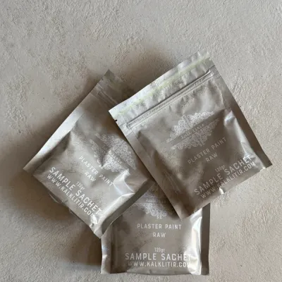 plaster-paint-på-vägg-från-kalklitir