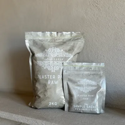 plaster-paint-på-vägg-från-kalklitir