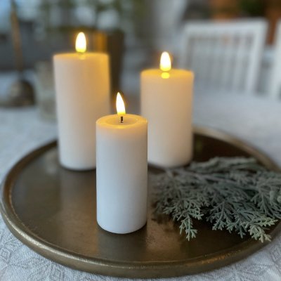 Ø5cm-LED-blockljus-i-vitt-höjd-10cm