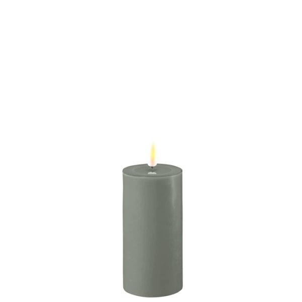 LED Blockljus Ø5x10 cm, Salviagrön - Deluxe Homeart
