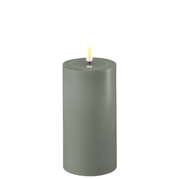 LED Real flame Candle Ø7,5x15 cm, Salvie Green - Deluxe Homeart
