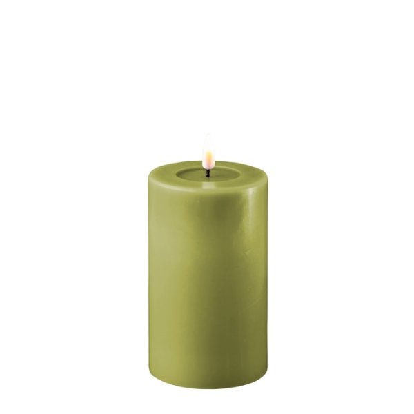 LED Real flame Candle Ø7,5x12,5 cm, Olive Green - Deluxe Homeart