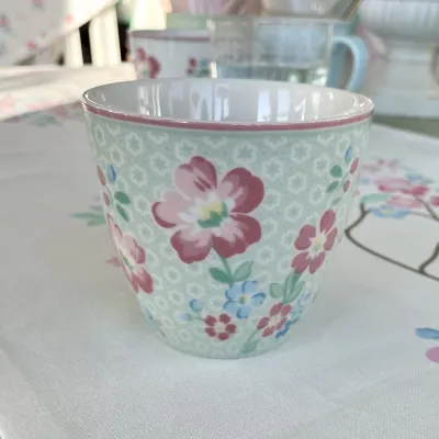 lattemugg-athea-mint-blommig-från-greengate