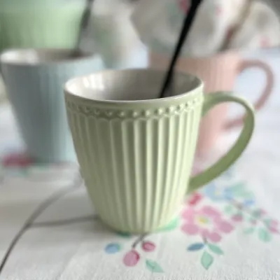 mug-everyday-alice-pale-green-from-greengate